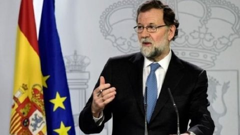نخست‌وزیر اسپانیا پارلمان کاتالونیا را منحل کرد