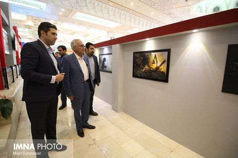 Isfahan mayor at 23rd Press Exhibition