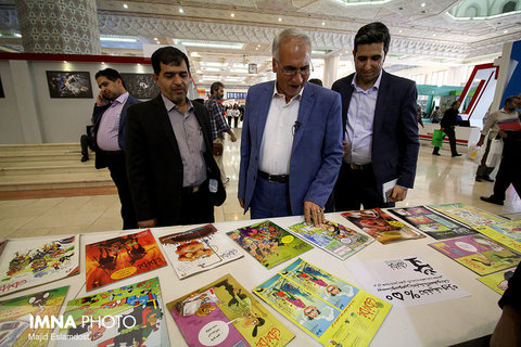 Isfahan mayor at 23rd Press Exhibition