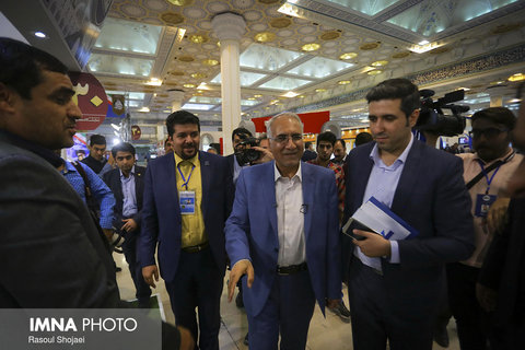 Isfahan mayor at IMNA pavilion