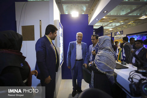 Isfahan mayor at IMNA pavilion