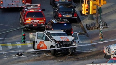 حمله تروریستی درنیویورک  با ۲۰ کشته و زخمی + عکس