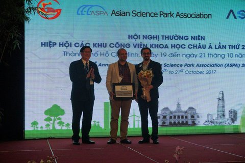 Asian Science Park award 2017 goes to Isfahan (ISTT) 