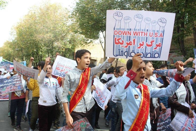 مراسم راهپیمایی یوم الله ۱۳ آبان در شهرستان مبارکه برگزار شد