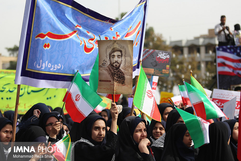 راهپیمایی مردم اصفهان در روز ۱۳ آبان آغاز شد