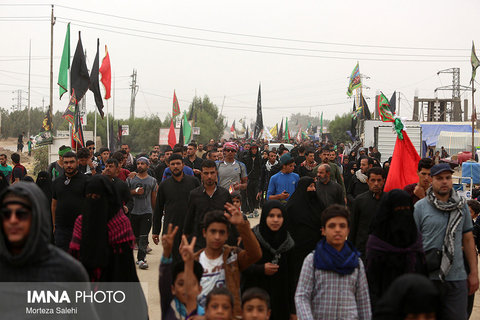 Arbaeen, walking pilgrims 