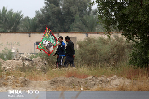 Arbaeen, walking pilgrims 