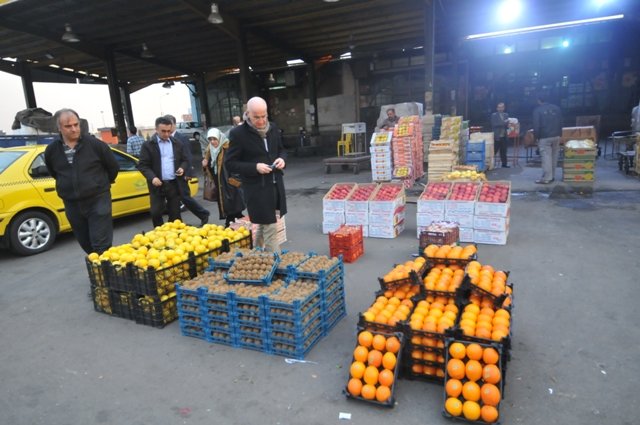 قیمت جدید انواع میوه وسبزیجات در بازار اصفهان/خرمالو گران شد