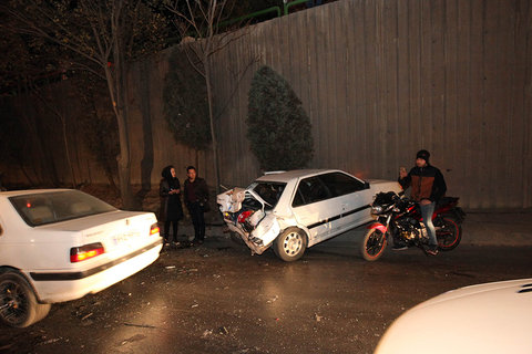 راننده حبس شده در خودرو پژو نجات یافت