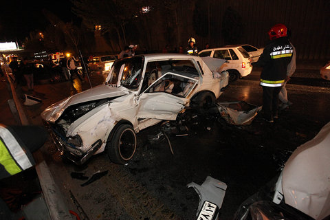 ۱۴ زخمی براثر تصادف در اتوبان قم - تهران