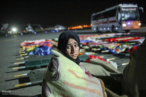 بسیج زنان با اعزام "خواهران مشاور" و ارسال کمک های نقدی به یاری زلزله زدگان شتافت
