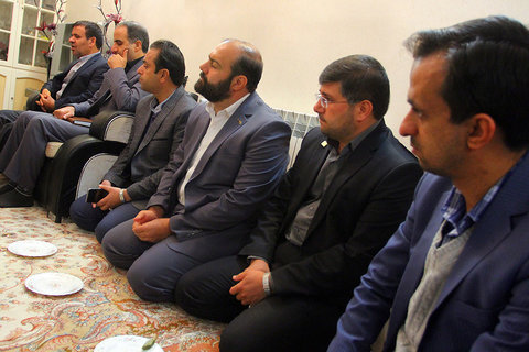 دیدار مدیران شهرداری اصفهان با خانواده شهید مدافع حرم حسین آقادادی