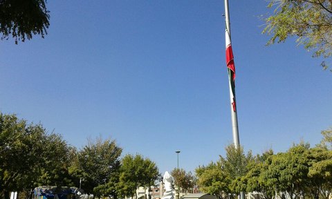 پرچم‌های شهری اصفهان نیمه افراشته شد