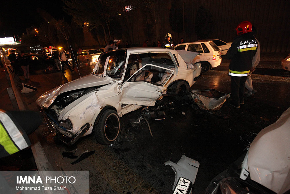 ۱۴ زخمی براثر تصادف در اتوبان قم - تهران