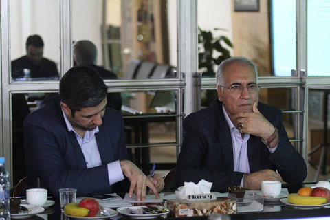 بازدید شهردار اصفهان از کتابخانه مرکزی به مناسبت روز کتاب و کتابخوانی‎