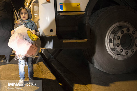 Isfahan people sending emergency help