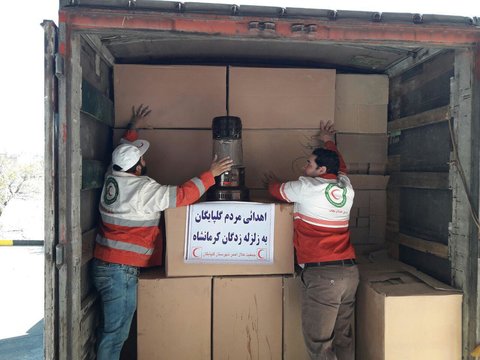 کمک های مردمی از گلپایگان به مناطق زلزله زده غرب کشور ارسال می‌شود