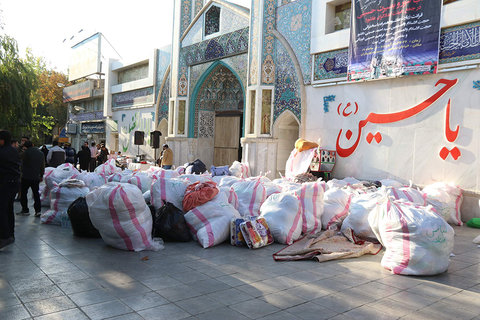 جمع آوری و ارسال کمک های مردم اصفهان به مناطق زلزله زده - مسجد نور باران‎