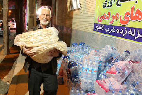 کمکهای مردم شهرستان مبارکه به مناطق زلزله زده غرب کشور 