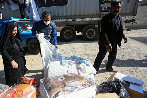کمکهای مردم شهرستان مبارکه به مناطق زلزله زده غرب کشور 