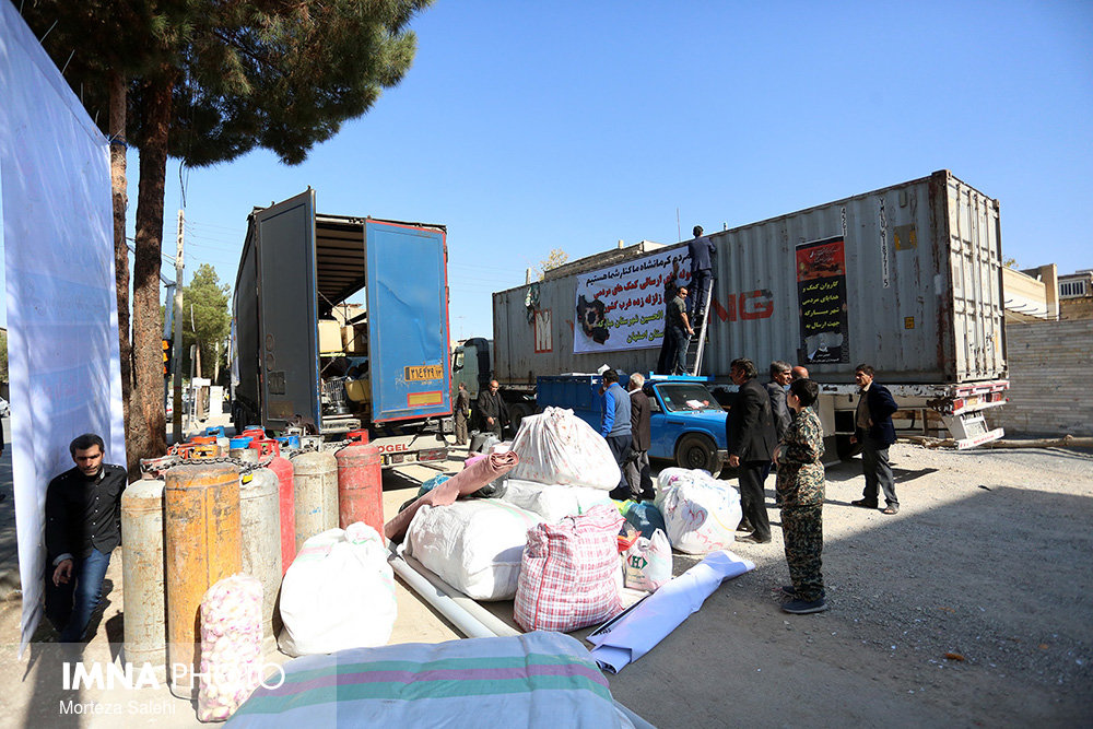 ارسال ۲ محموله ۱۰ تنی کمک های مردم شهرضا به مناطق زلزله زده