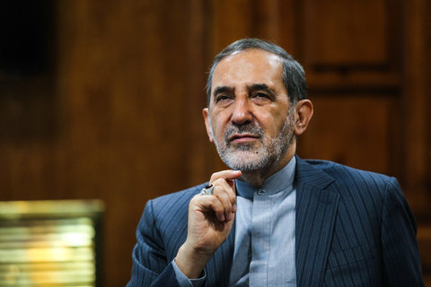 هشدار «ولایتی» به «مکرون» درباره دخالت در امور داخلی ایران