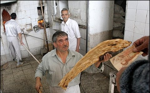 گرانی نان در اصفهان غیرقانونی است/قیمت نان در شورای آرد و نان استان باید مشخص شود 