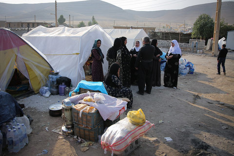 استقرار ۳۱۵ از زلزله‌زدگان آذربایجان شرقی در چادر