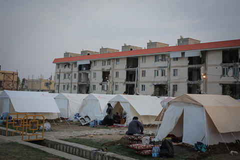۵۸۰ بخاری برقی بین زلزله زدگان آذربایجان شرقی توزیع شد