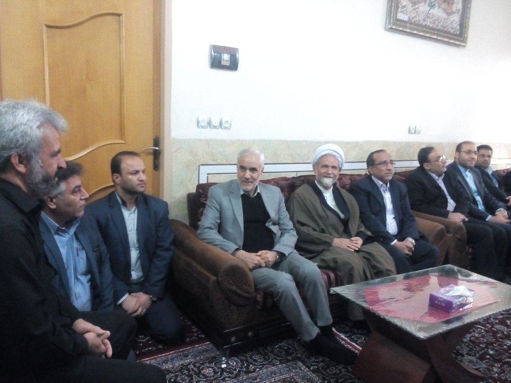 استاندار اصفهان با خانواده شهید حججی دیدار کرد