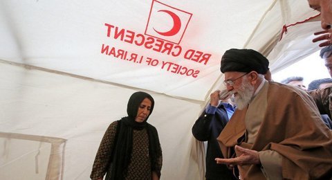 Leader visits earthquake-hit Kermanshah