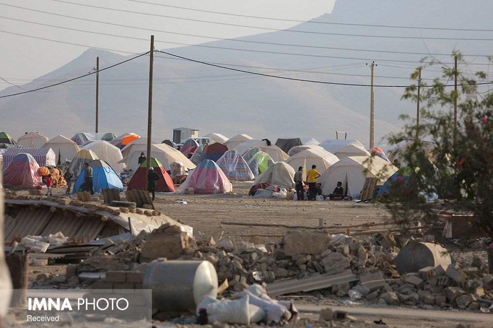 ارسال ۷۰۰ تخته چادر به مناطق زلزله زده کرمانشاه