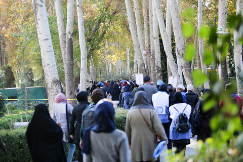 خانواده بزرگ ناشنوایان اصفهان در همایش پیاده‌روی + عکس