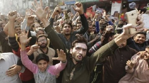 دولت پاکستان ارتش را برای مقابله با اسلام‌گرایان فراخواند