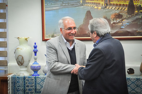 دیدار پیشوای مذهبی ارامنه اصفهان و جنوب ایران با شهردار اصفهان