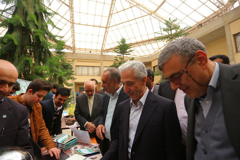 بازدید وزیر علوم و فناوری از شهرک علمی و تحقیقاتی اصفهان