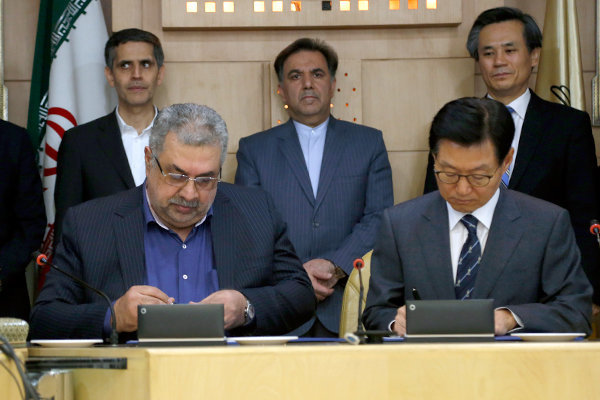 امضاء قرارداد خرید ۴۵۰ واگن ریل‌باس بین ایران و کره‌جنوبی/اشتغال‌زایی برای ۴۷۰۰ نفر