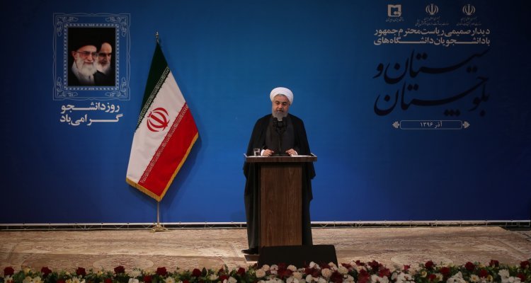 روحانی هر روز نیازمند رای تک تک مردم ایران است/ستاره جایش در آسمان است نه در دانشگاه