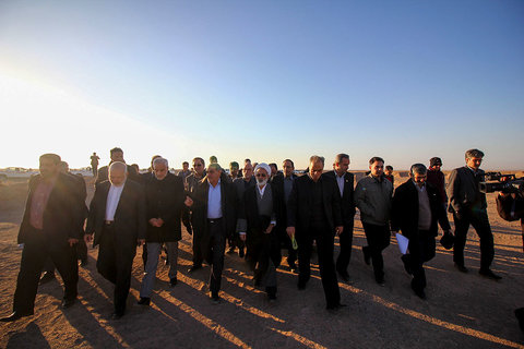 بازدید مسئولین و خبرنگاران از پروژه بیابان‌زدایی شرق اصفهان