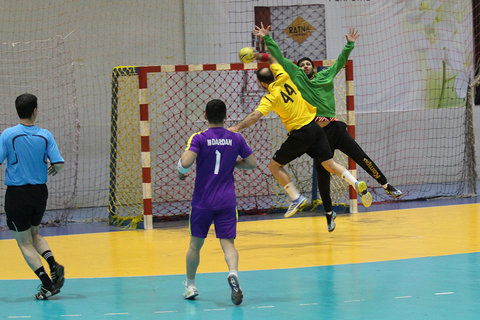 سپاهان اصفهان ۲۶ - نیروی زمینی تهران ۲۷