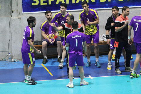 سپاهان اصفهان ۲۶ - نیروی زمینی تهران ۲۷