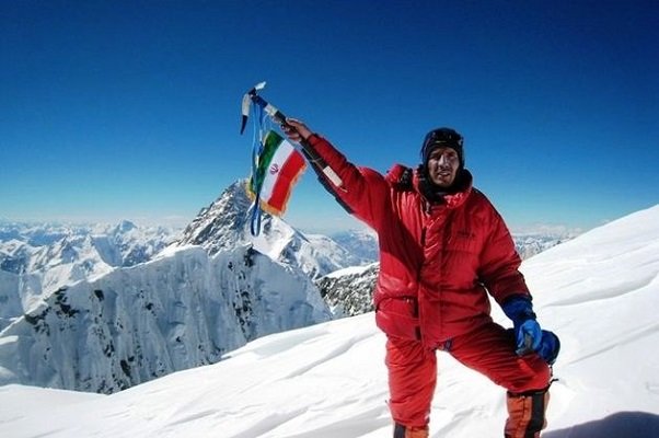کوهنورد ایرانی مشعل‌دار المپیک زمستانی شد