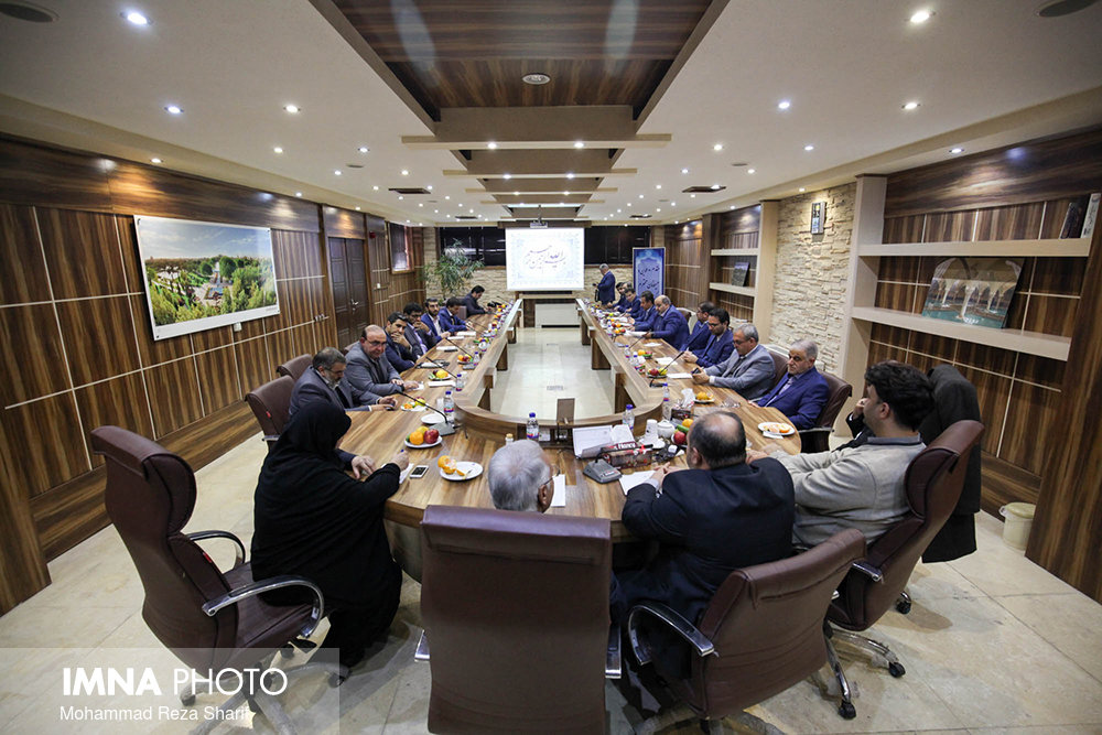 جلسه مشترک شهردار، اعضای شورای شهر و معاونین شهرداری اصفهان در منطقه ۱۱