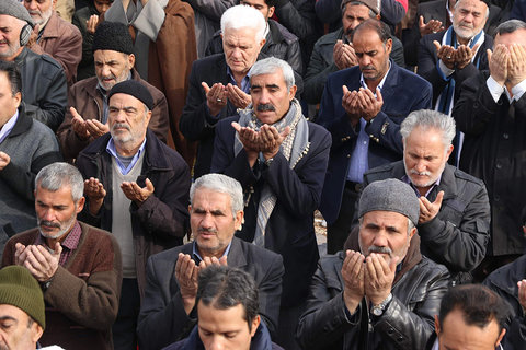 اقامه نماز باران در جوار بارگاه ملکوتی حضرت زینب (س)