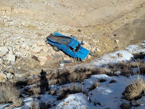 سقوط خودروی نیسان در سمیرم ۲ مصدوم برجای گذاشت+تصاویر