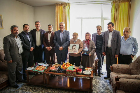 دیدار شهردار اصفهان همزمان با میلاد مسیح و آغاز سال نو میلادی با خانواده شهدای ارامنه- ۸ دی ۱۳۹۶