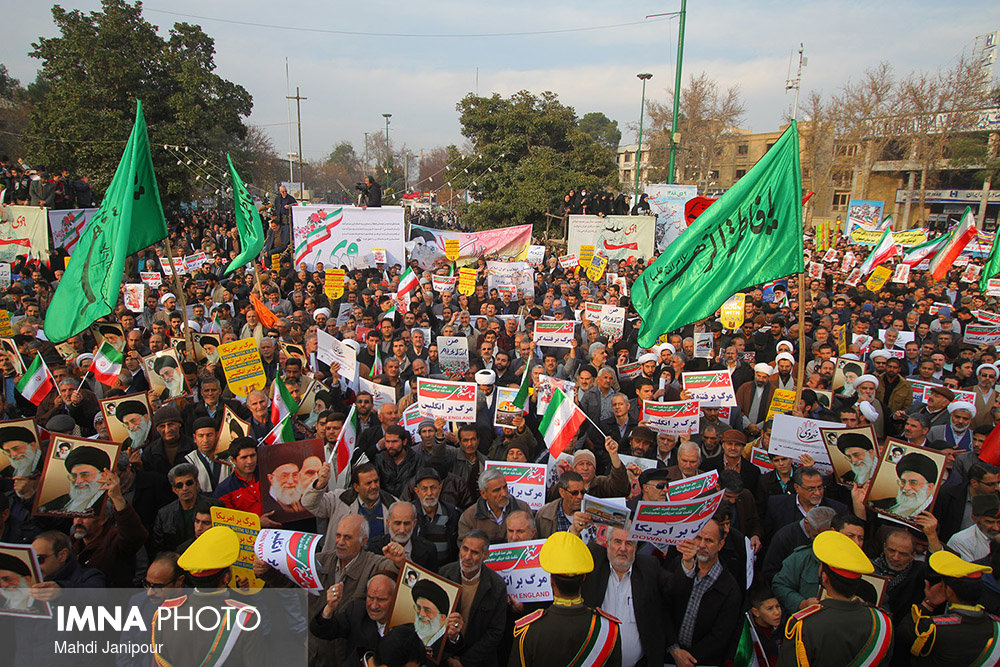 راهپیمایی مردم اصفهان در محکومیت اغتشاشگران