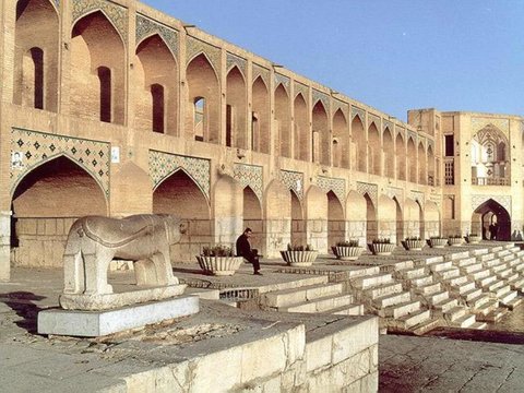 پایش نم‌زدگی بناهای تاریخی اصفهان در طرح «از نشاط تا خواجو»