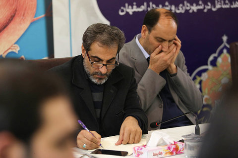 دیدار شهردار اصفهان با فرزندان شاهد شاغل در شهرداری اصفهان