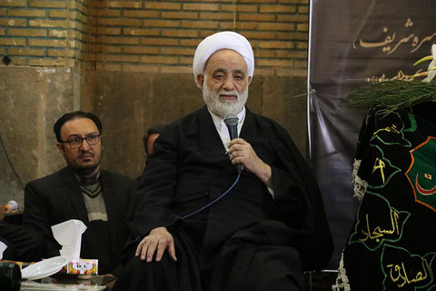 نیایش های حجت الاسلام مظاهری اصفهان را متحول کرد